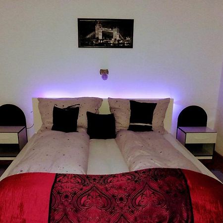 Pecs Park Apartment ภายนอก รูปภาพ