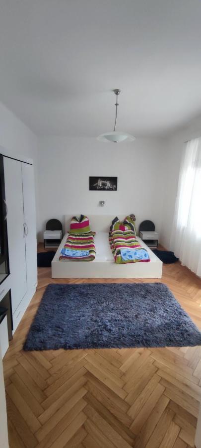 Pecs Park Apartment ภายนอก รูปภาพ