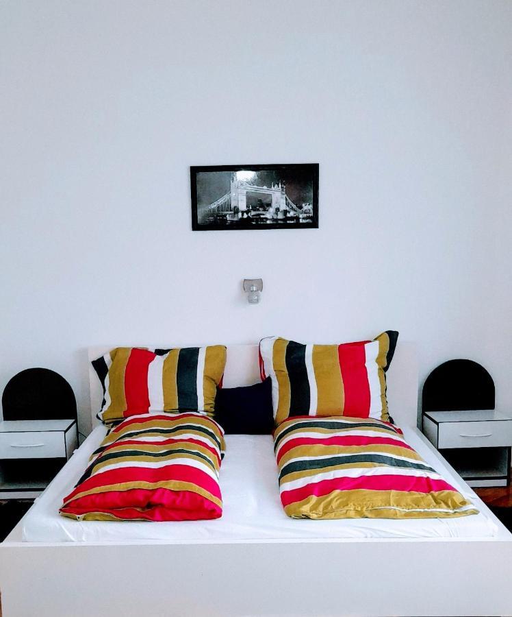 Pecs Park Apartment ภายนอก รูปภาพ