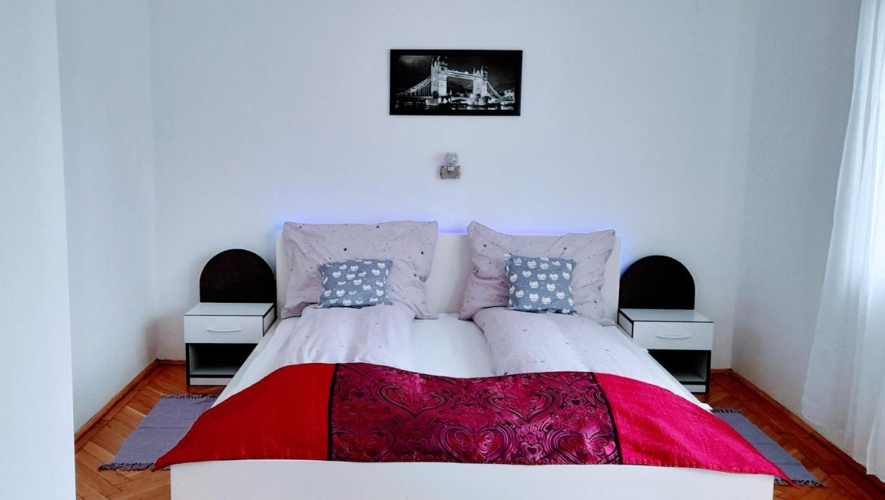 Pecs Park Apartment ภายนอก รูปภาพ