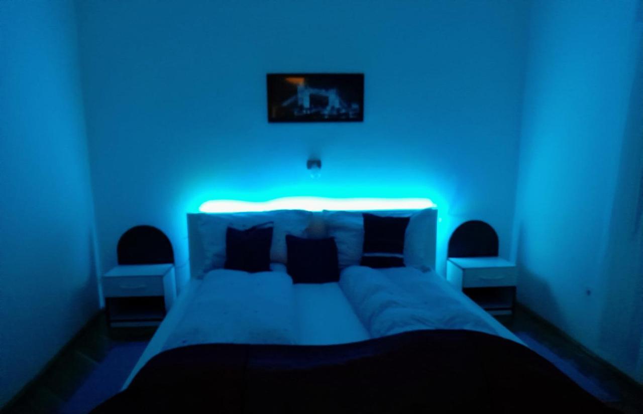 Pecs Park Apartment ภายนอก รูปภาพ