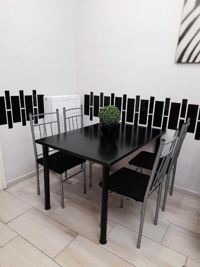 Pecs Park Apartment ภายนอก รูปภาพ
