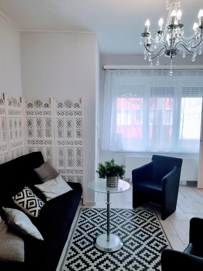 Pecs Park Apartment ภายนอก รูปภาพ